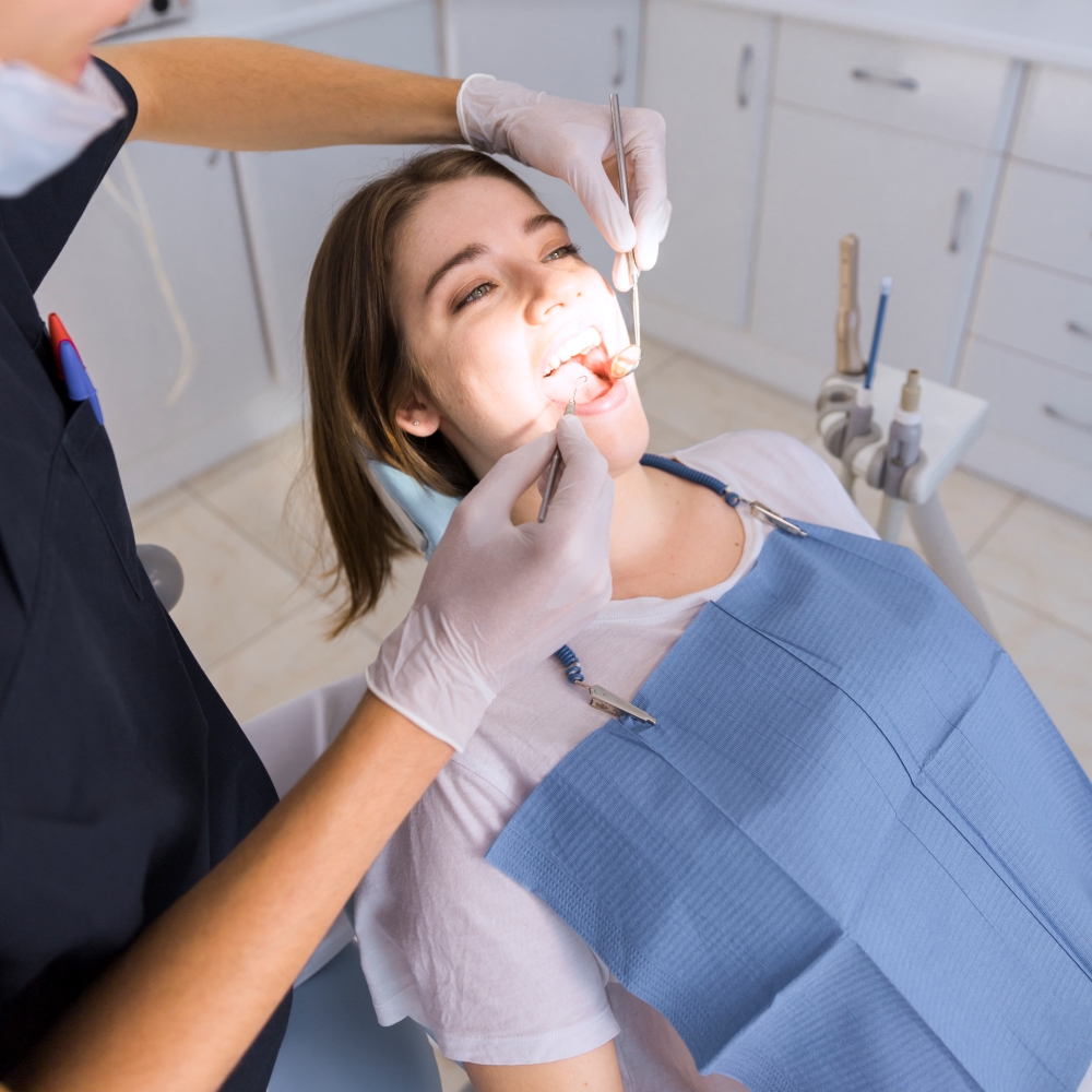 Eksiksiz Bir Gülüşün Sırrı  Erenzade Dental İmplant Tedavileri